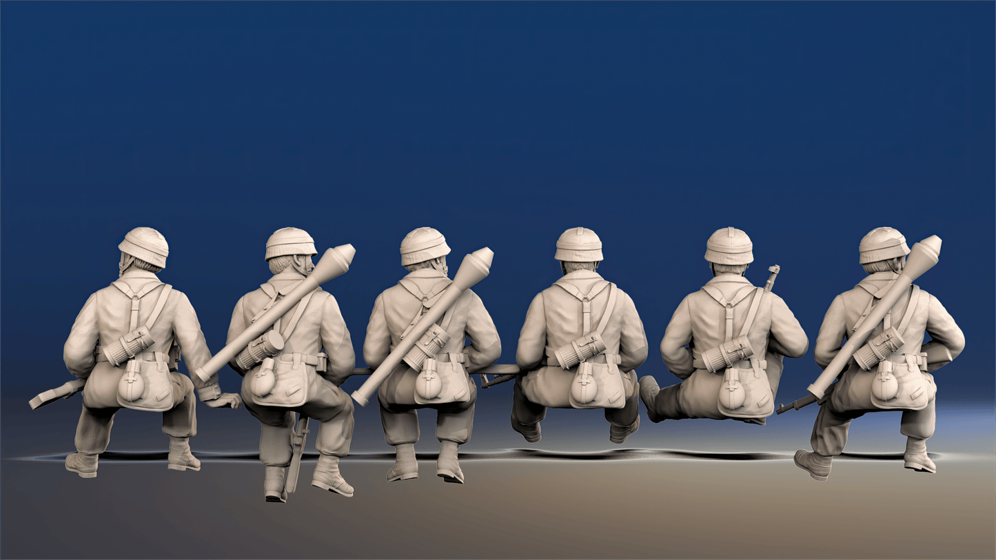 WW2 German Fallschirmjäger - Tank Riders, Covered Helmets