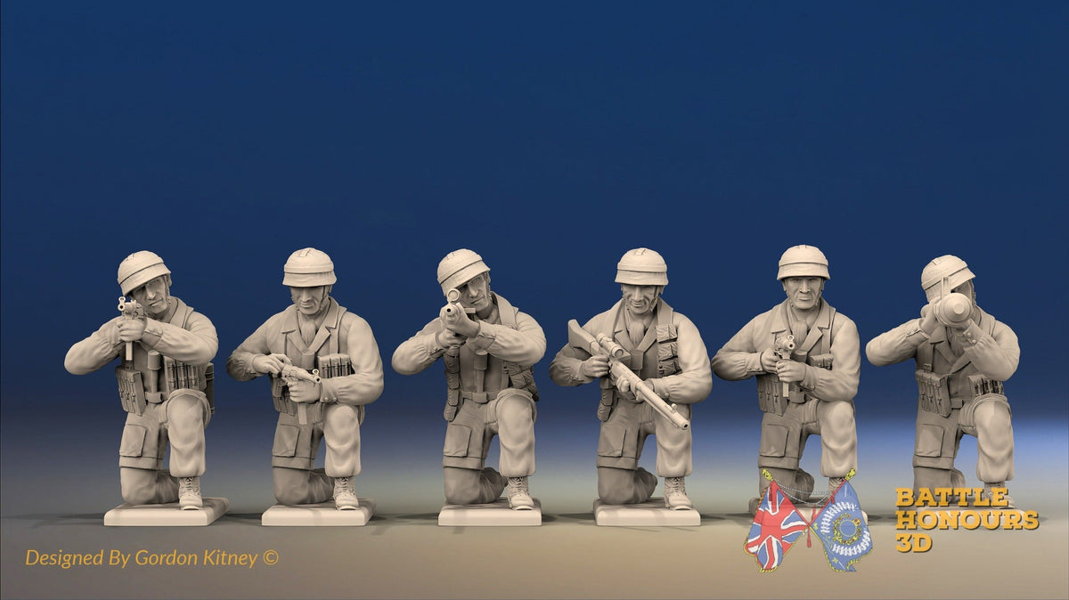 WW2 German Airborne Covered Helmet Kneeling miniature figures front view