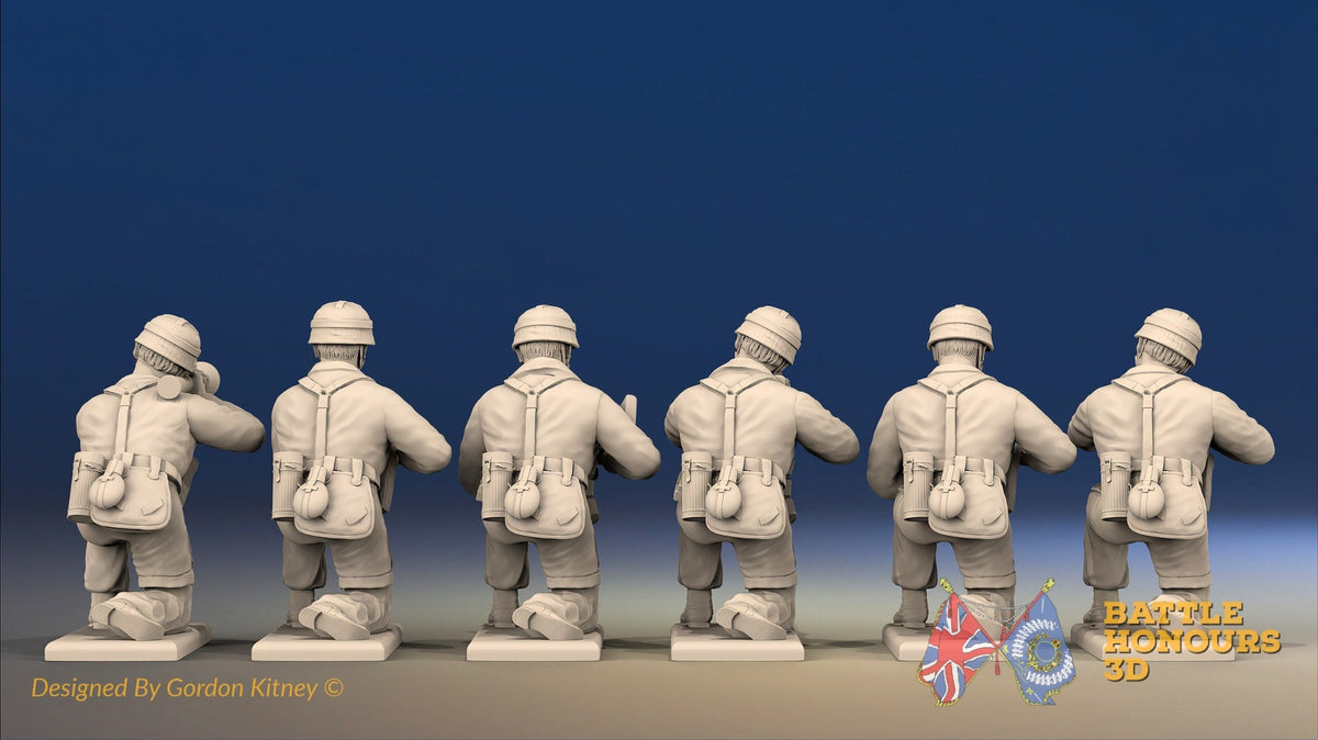 WW2 German Airborne Covered Helmet Kneeling miniature figures rear view