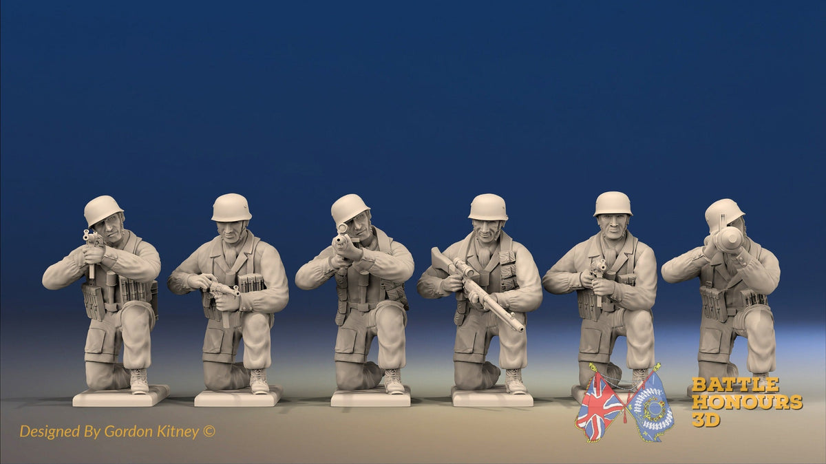 WW2 German Airborne Helmet Kneeling miniature figures front view