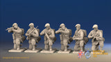 WW2 British Commando Green Beret Kneeling miniature figures front view