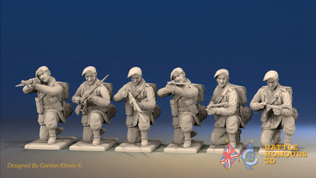 WW2 British Commando Green Beret Kneeling miniature figures front view