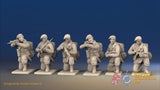 WW2 British Paratroopers Red Beret Kneeling miniature figures front view