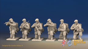WW2 British Paratroopers Red Beret Kneeling miniature figures front view