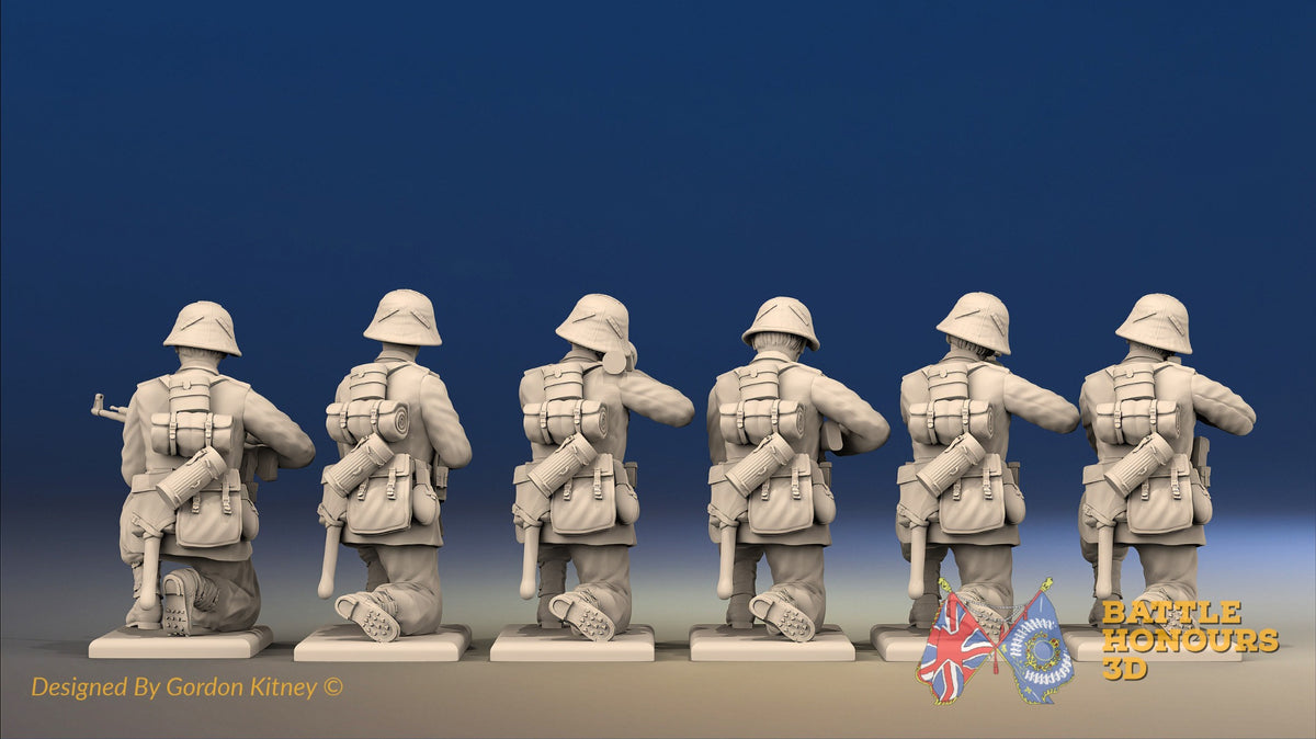 WW2 German Infantry Gaiters Helmet Kneeling miniature figures rear view