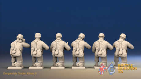WW2 German Airborne Helmet Kneeling miniature figures rear view