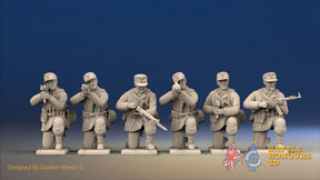 WW2 German Smock Gaiters Field Cap Kneeling miniature figures front view