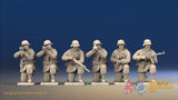 WW2 German Smock Gaiters Helmet Kneeling miniature figures front view