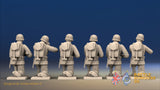 WW2 US Infantry Kneeling miniature figures rear view